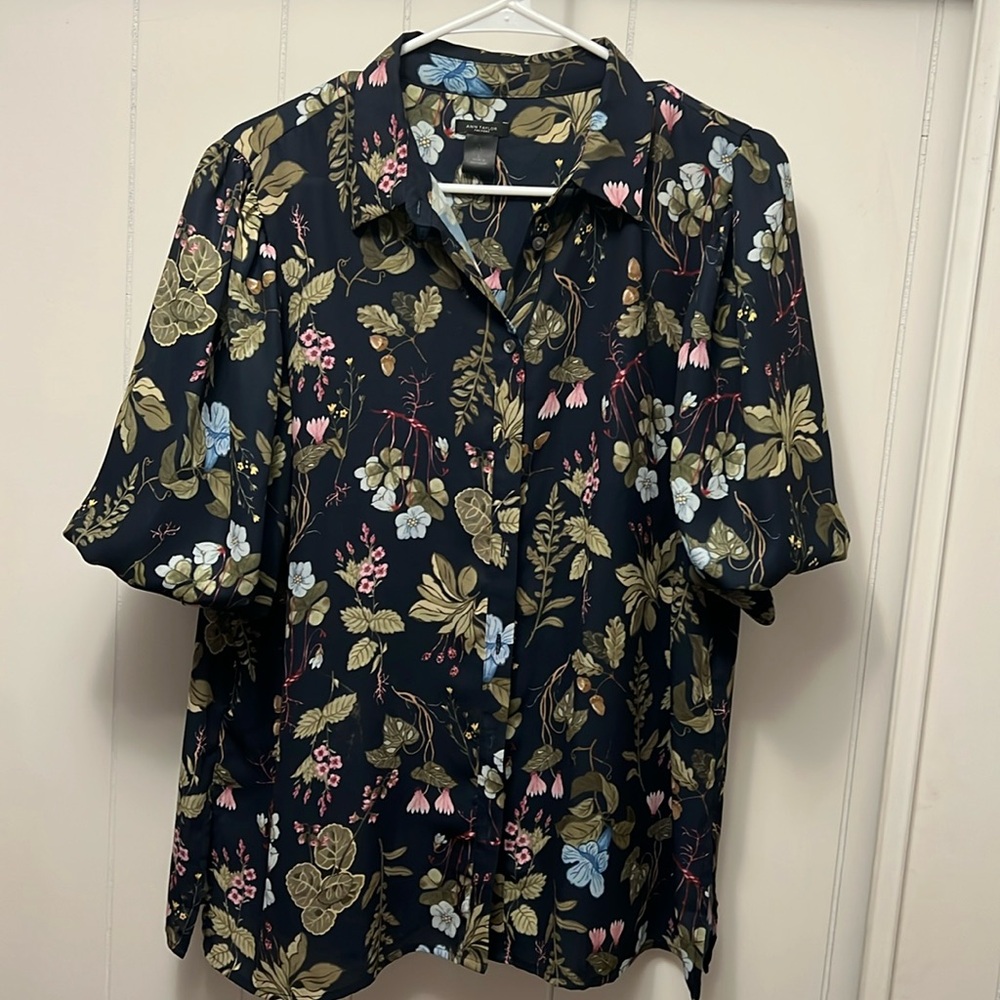 Ann Taylor’s factory floral blouse large navy blue